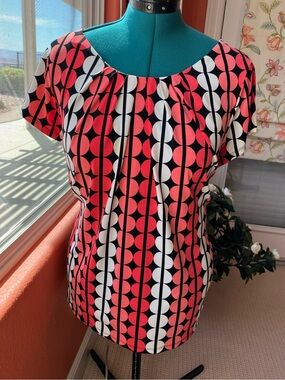 Worthington Pleated Blouse w/ a Pinkish Red, White & Black Geometric Pattern 2X